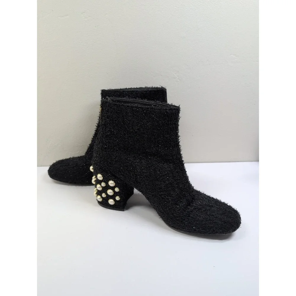 Stuart Weitzman Pearl Bacari Black Velvet Booties Size 7.5‎